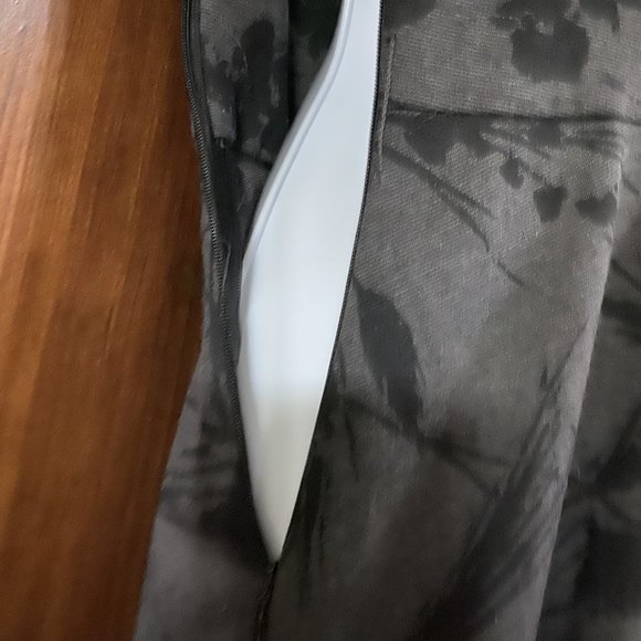 Gray and Black floral short sleeve dress - Picture 5 of 6